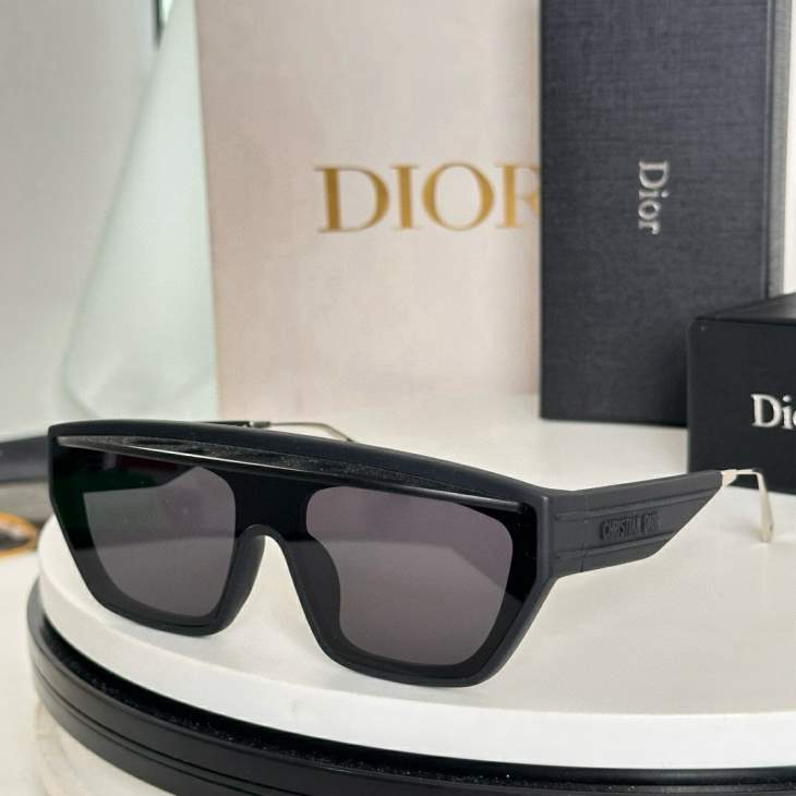 Picture of Dior Sunglasses _SKUfw77817381fw
